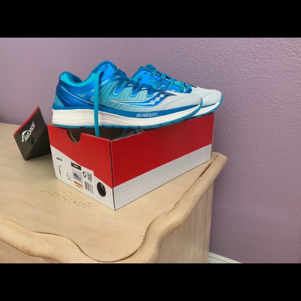 Bought a 1/2 size to big, and wore them once.